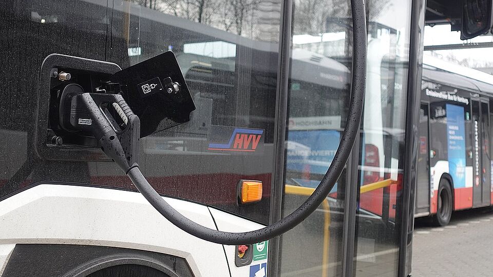 System PSI Smart Charging działa już z powodzeniem w Hamburger Hochbahn AG . W ramach projektu pilotażowego powstał interfejs VDV463. PSI Software SE